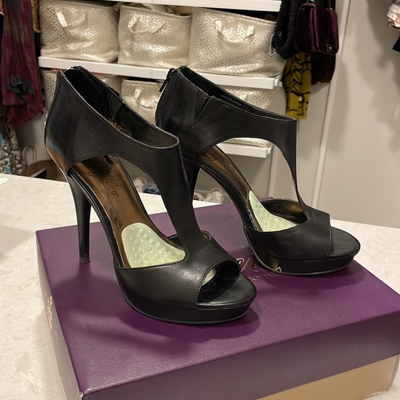 Fergie Black Platform Sandal Peep Toe Heels - Picture 4 of 7